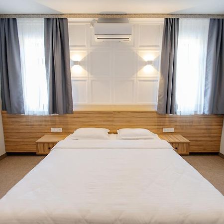 281 Hotel Bishkek Ngoại thất bức ảnh