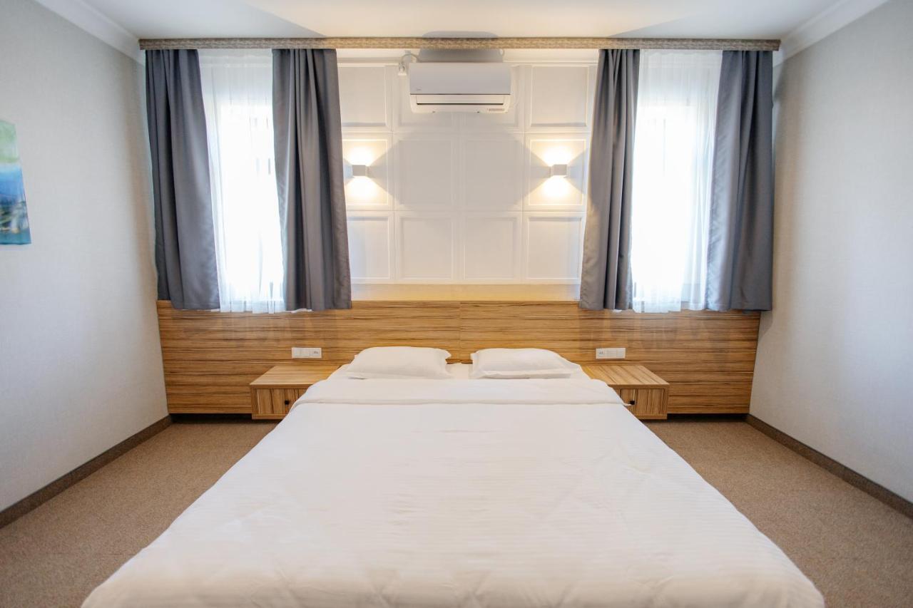 281 Hotel Bishkek Ngoại thất bức ảnh