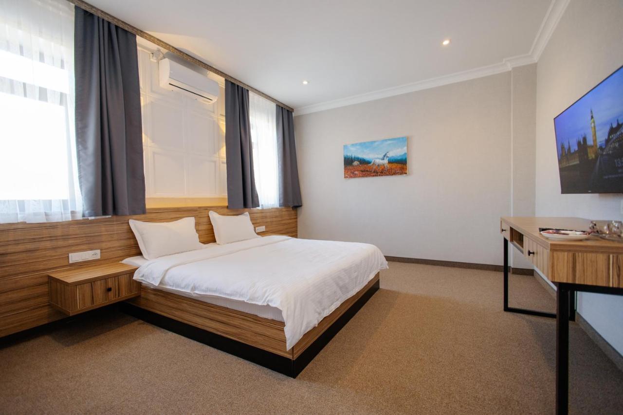 281 Hotel Bishkek Ngoại thất bức ảnh