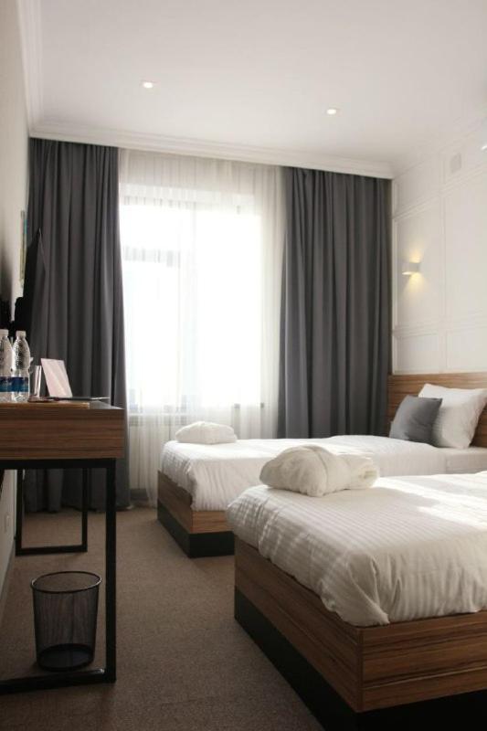 281 Hotel Bishkek Ngoại thất bức ảnh